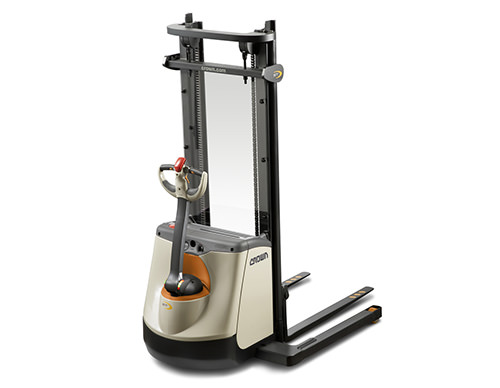 Geniş Ayaklı St Serisi İstifleyici -3